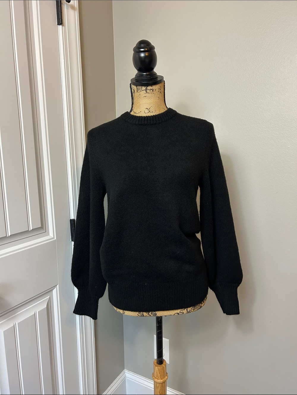 NWT Crown & Ivy black sweater small